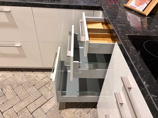 Beckermann - showroomkeuken met atag/pelgrim apparatuur - afbeelding 11 van  44