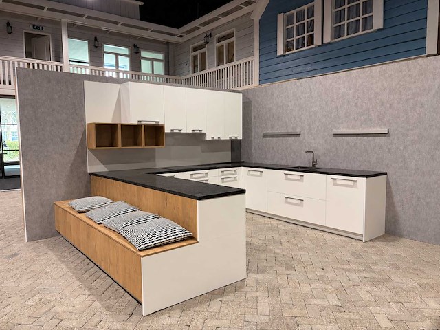 Beckermann - showroomkeuken met atag/pelgrim apparatuur - afbeelding 1 van  44