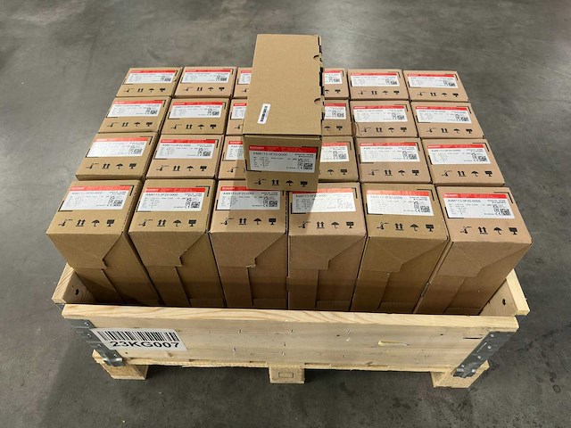 Beckhoff - am8113-0f20-0000 - servomotoren 25x - afbeelding 1 van  5