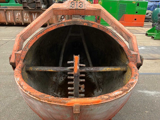 Beco kub2000 betonkubel - afbeelding 5 van  8