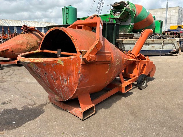 Beco kub2000 betonkubel - afbeelding 1 van  7