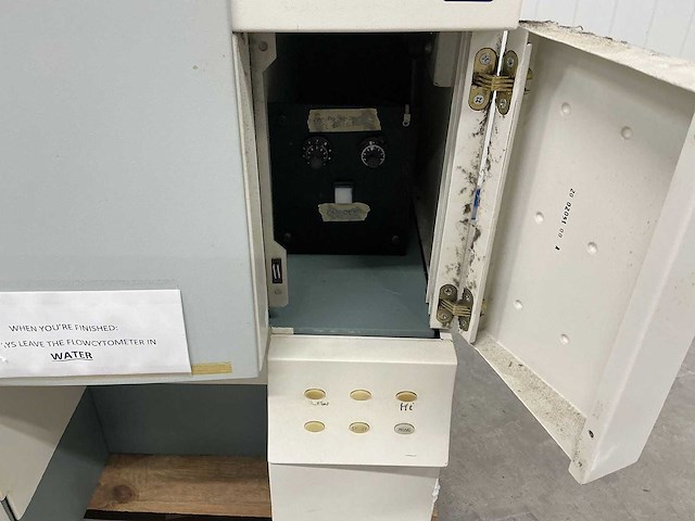 Becton dickinson - flowcytometer - afbeelding 3 van  4