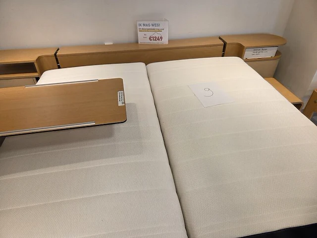 Bed 180x200, auping auronde - afbeelding 1 van  2