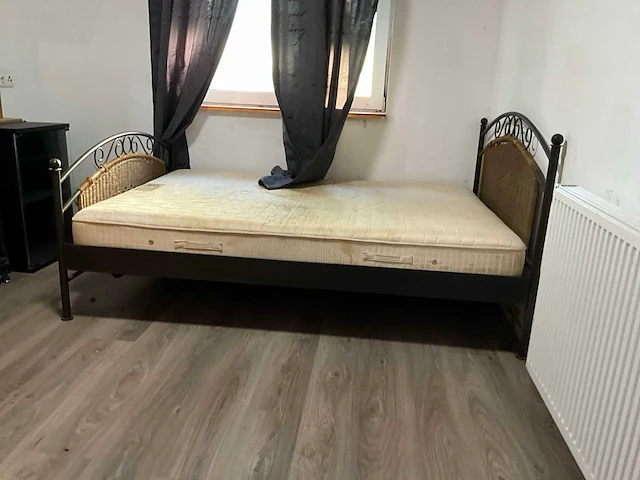 Bed en kasten - afbeelding 2 van  2