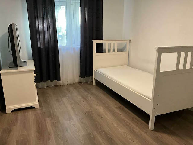 Bed en kasten - afbeelding 1 van  3