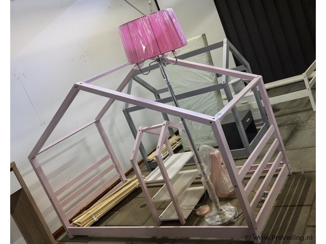Bed incl. lattenbodem, kast, hanglamp & vloerlamp - afbeelding 1 van  6