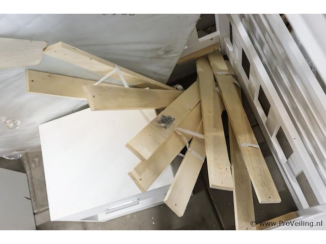 Bed incl. lattenbodem, matras, nachtkastjes (2x), hanglamp & wandrekjes (3x) - afbeelding 2 van  5