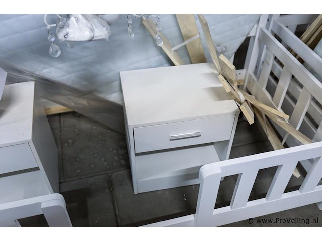 Bed incl. lattenbodem, matras, nachtkastjes (2x), hanglamp & wandrekjes (3x) - afbeelding 5 van  5