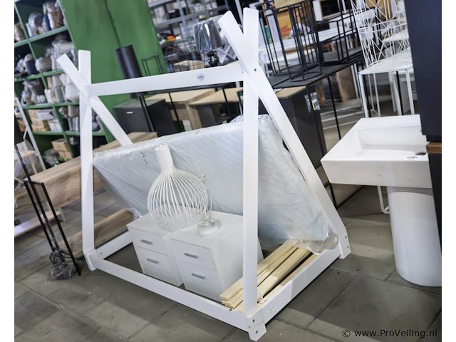 Bed incl. lattenbodem, matras, nachtkastjes (2x) & hanglamp - afbeelding 1 van  2
