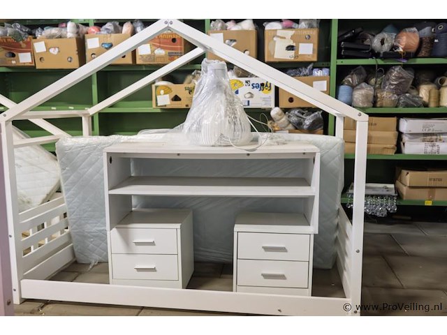 Bed incl. lattenboden en matras, tafel & 2 nachtkastjes - afbeelding 2 van  3