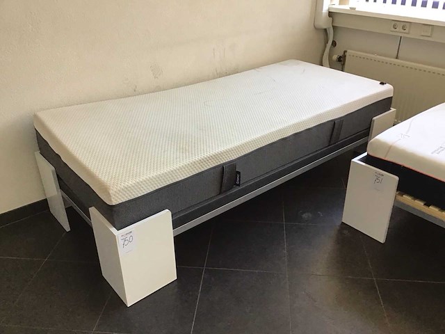 Bed met emma matras - afbeelding 1 van  2