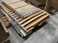 Bed met houten ombouw - afbeelding 1 van  4