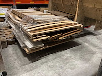 Bed met houten ombouw - afbeelding 3 van  4