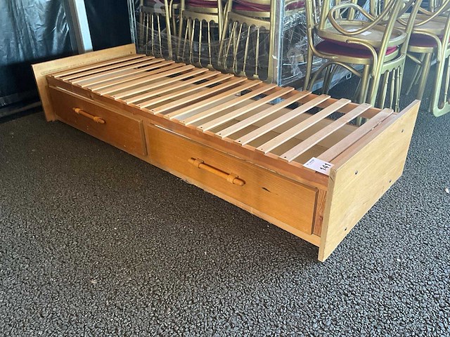 Bed met lattenbodem - afbeelding 1 van  5