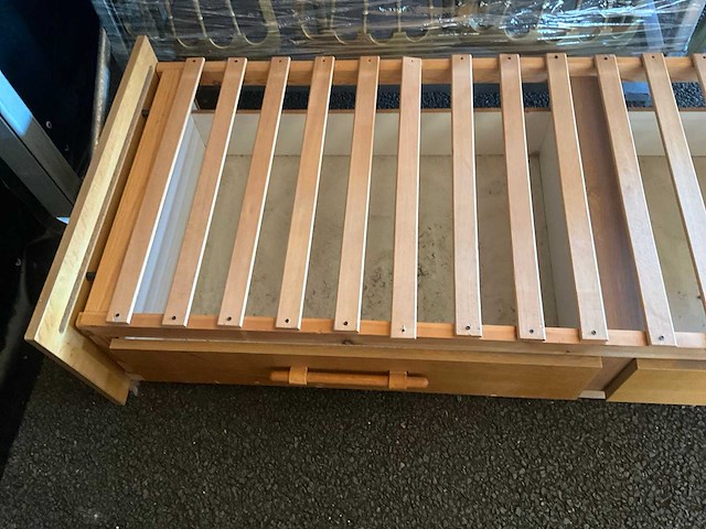 Bed met lattenbodem - afbeelding 4 van  5