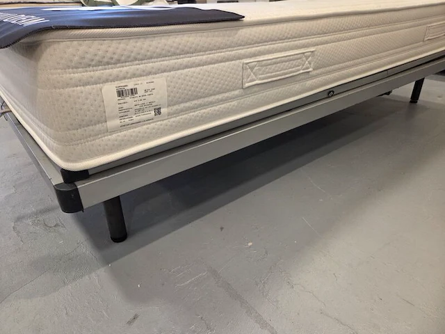 Bed met matras - afbeelding 3 van  7