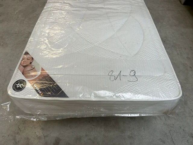 Bed met matras - afbeelding 7 van  7