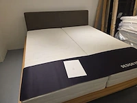 Bed met twee matrassen