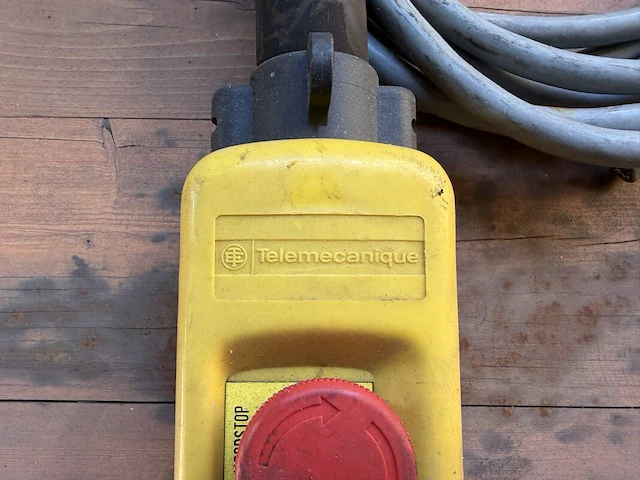 Bedieningspendel, schneider electric, xac-a 08, geel, ip65 – met kabel - afbeelding 2 van  3