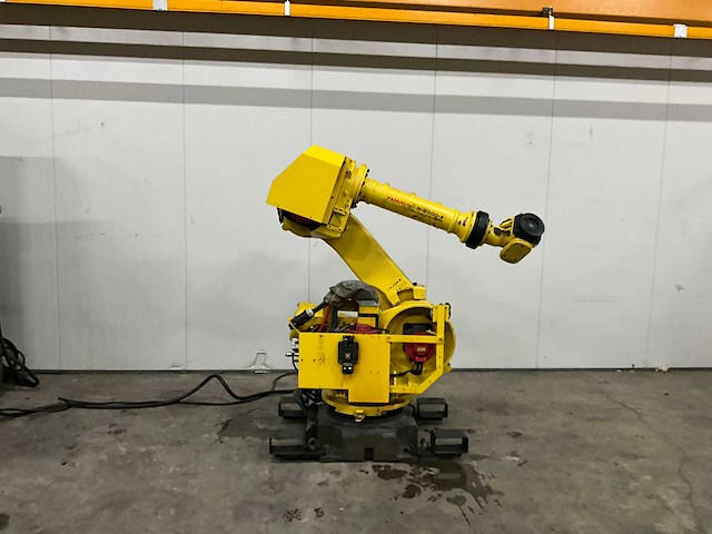 Bedieningsrobot & besturingskast - fanuc - r-2000ia, 165f - industrieel robot - 2002 - afbeelding 1 van  1