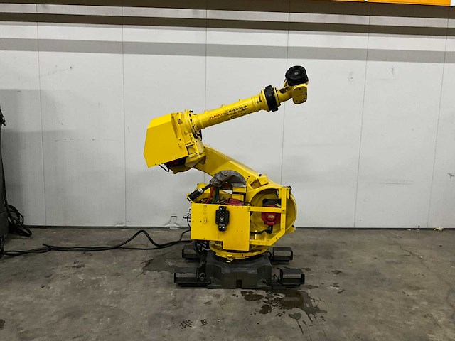 Bedieningsrobot & besturingskast - fanuc - r-2000ia, 165f - industriële robot - 2003 - afbeelding 2 van  6