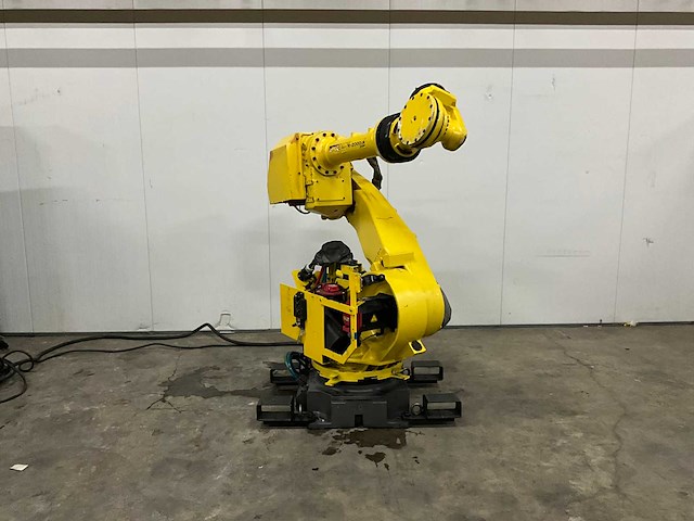 Bedieningsrobot & besturingskast - fanuc - r-2000ia, 210f - industrieel robot - 2005 - afbeelding 4 van  5