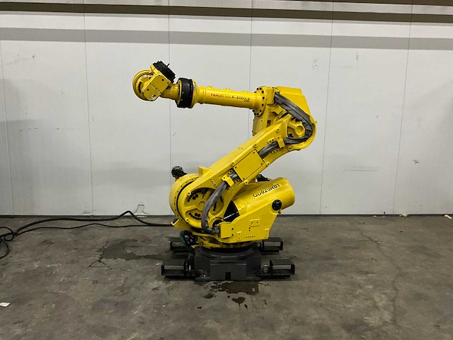 Bedieningsrobot & besturingskast - fanuc - r-2000ia, 210f - industriële robot - 2006 - afbeelding 2 van  5