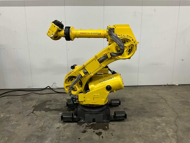 Bedieningsrobot & besturingskast - fanuc - r-2000ia, 210f - industriële robot - 2006 - afbeelding 3 van  5