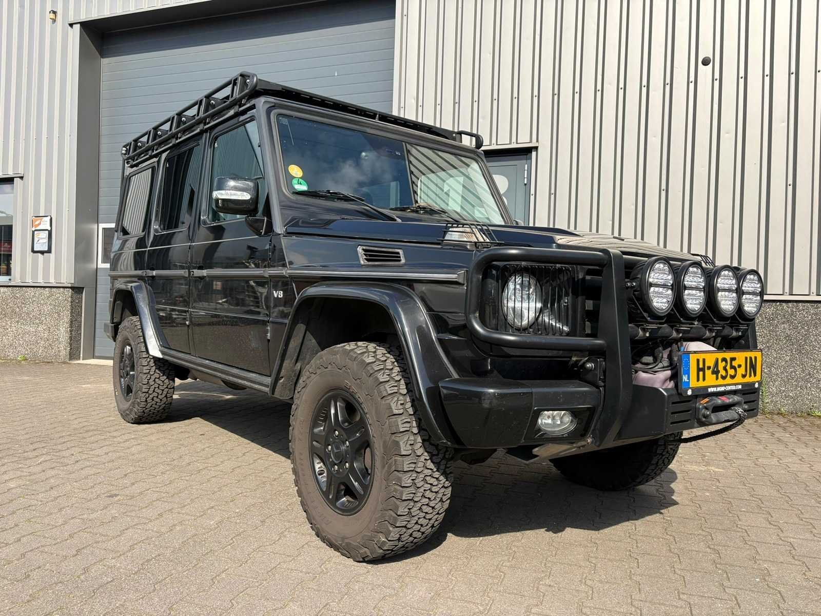 Bedrijfs-, voertuigen, carports, keukens, partijhandel en magazijnopruiming