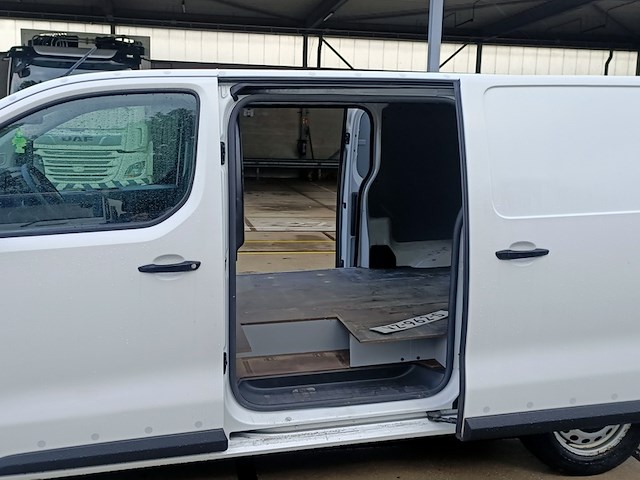 Bedrijfsauto, citroen, jumpy 1.6 bluehdi 95 club m, 1.6 bluehdi 95 club m, 2016 - afbeelding 21 van  35