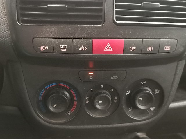 Bedrijfsauto fiat, doblo cargo 1.4 t-jet natural power sx maxi met veegvuilopbouw, bouwjaar 2015 - afbeelding 18 van  37