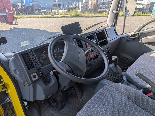 Bedrijfsauto, isuzu, 2019 - afbeelding 13 van  29