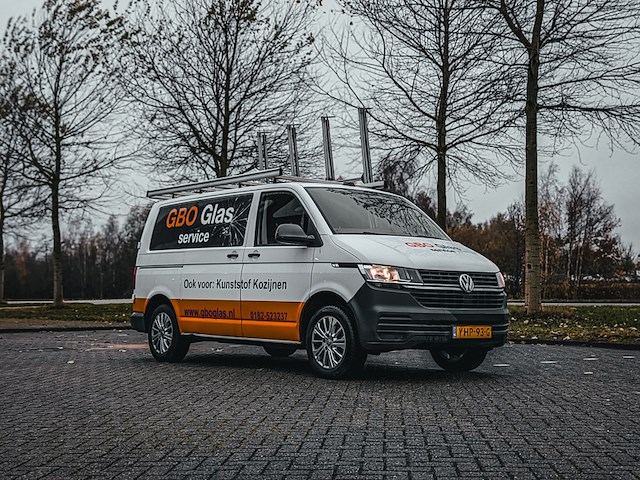 Bedrijfsauto met glasresteel volkswagen, transporter 2.0 tdi l1h1 26 economy business, bouwjaar 2020 - afbeelding 1 van  30