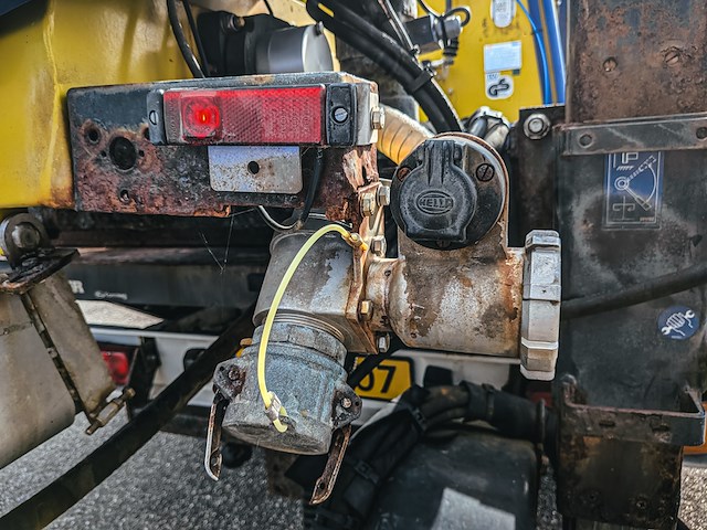 Bedrijfsauto met zoutstrooier, volkswagen, transporter 1.9 tdi 340, 2009 - afbeelding 9 van  39