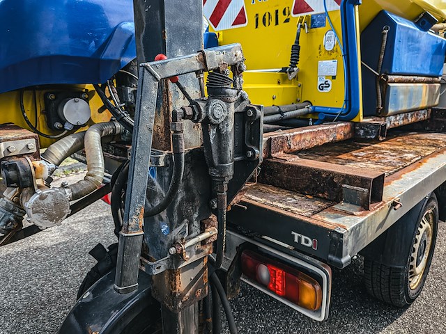 Bedrijfsauto met zoutstrooier, volkswagen, transporter 1.9 tdi 340, 2009 - afbeelding 11 van  39