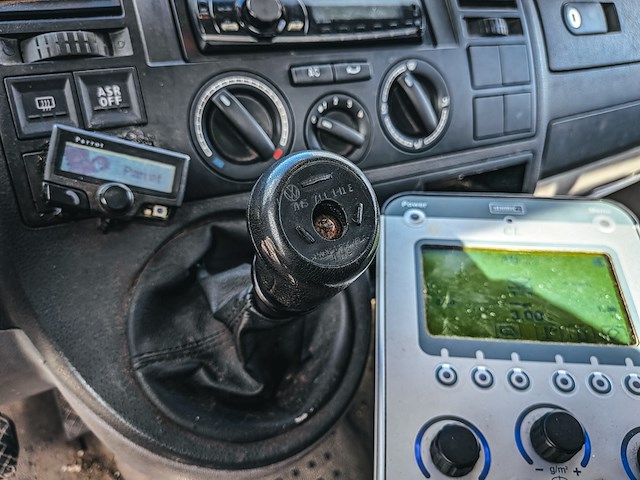 Bedrijfsauto met zoutstrooier, volkswagen, transporter 1.9 tdi 340, 2009 - afbeelding 25 van  39