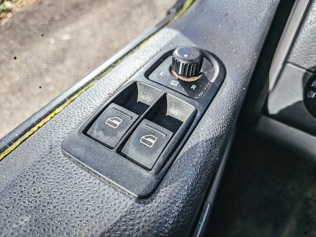 Bedrijfsauto met zoutstrooier, volkswagen, transporter 1.9 tdi 340, 2009 - afbeelding 29 van  39