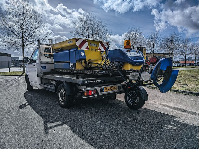 Bedrijfsauto met zoutstrooier, volkswagen, transporter 1.9 tdi 340, 2009 - afbeelding 23 van  39