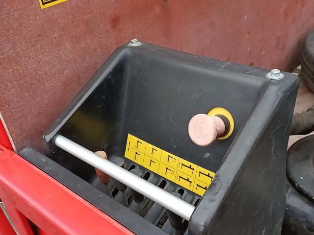 Bedrijfsauto openlaadbak mazda, e2200 pick-up met laadkraan hiab 008t, bouwjaar 2001 - afbeelding 11 van  32