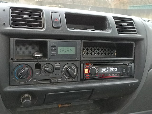 Bedrijfsauto openlaadbak mazda, e2200 pick-up met laadkraan hiab 008t, bouwjaar 2001 - afbeelding 22 van  32