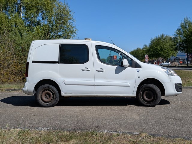 Bedrijfsauto, peugeot, partner 120 1.6 bluehdi 100 l1 première s&s, 2015 - afbeelding 29 van  32