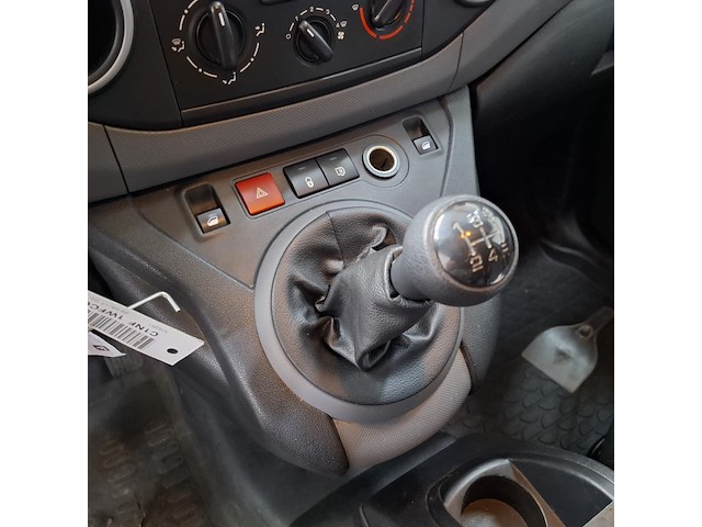 Bedrijfsauto, peugeot, partner - afbeelding 24 van  53