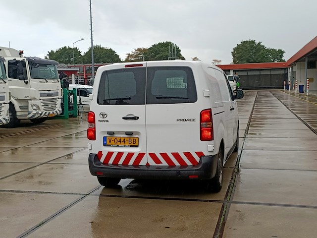 Bedrijfsauto, toyota, proace worker, 1.6 d-4d cool comfort, 2016 - afbeelding 21 van  32