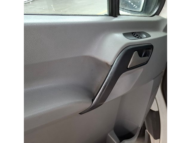 Bedrijfsauto, volkswagen, crafter 30 2.5 tdi l2h2 dc trendline, 2010 - afbeelding 38 van  74