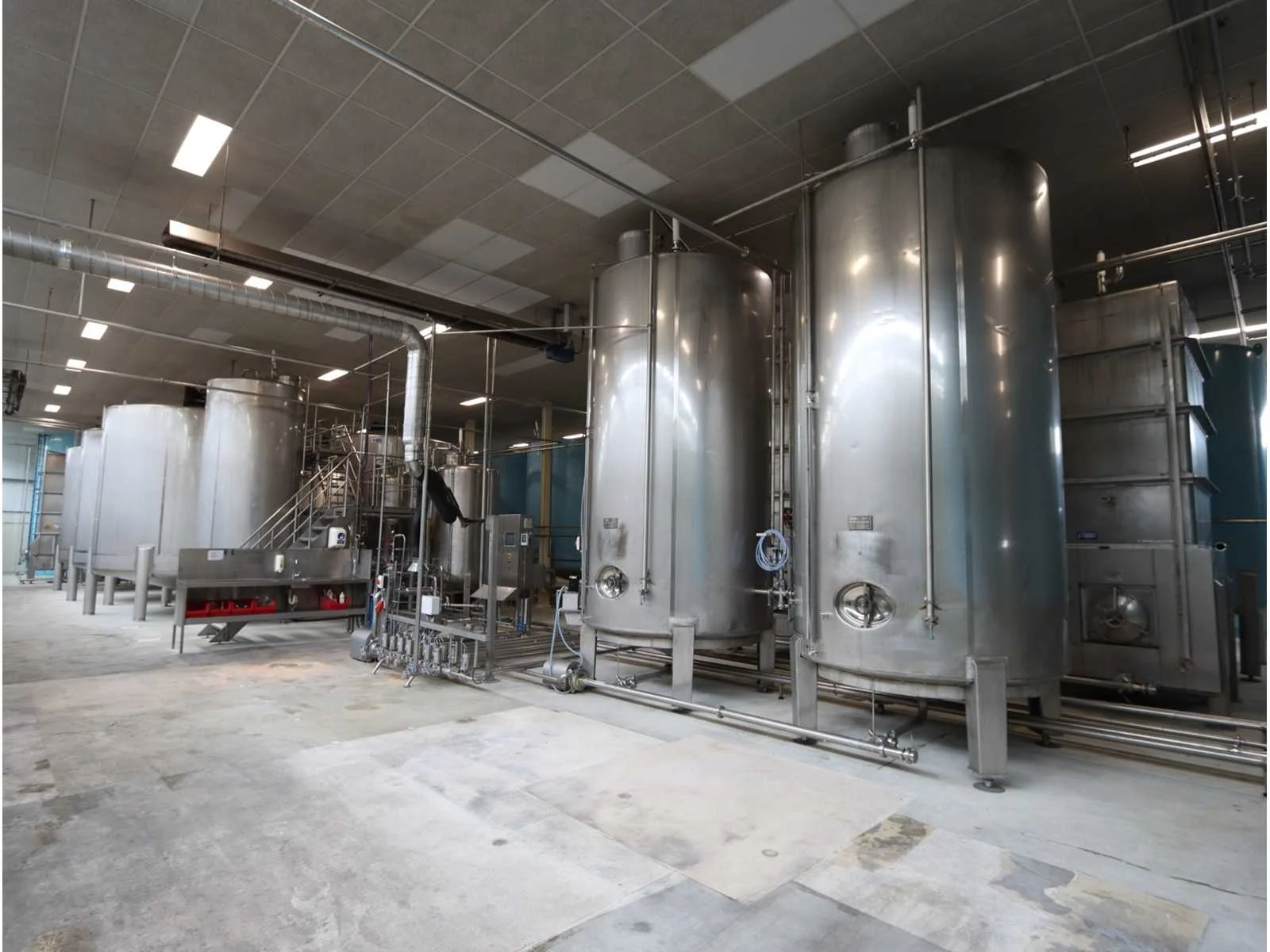Bedrijfsbeëindiging distilleerderij ijsselmuiden – bottelarij, afvulmachines, rvs tanks en procesapparatuur