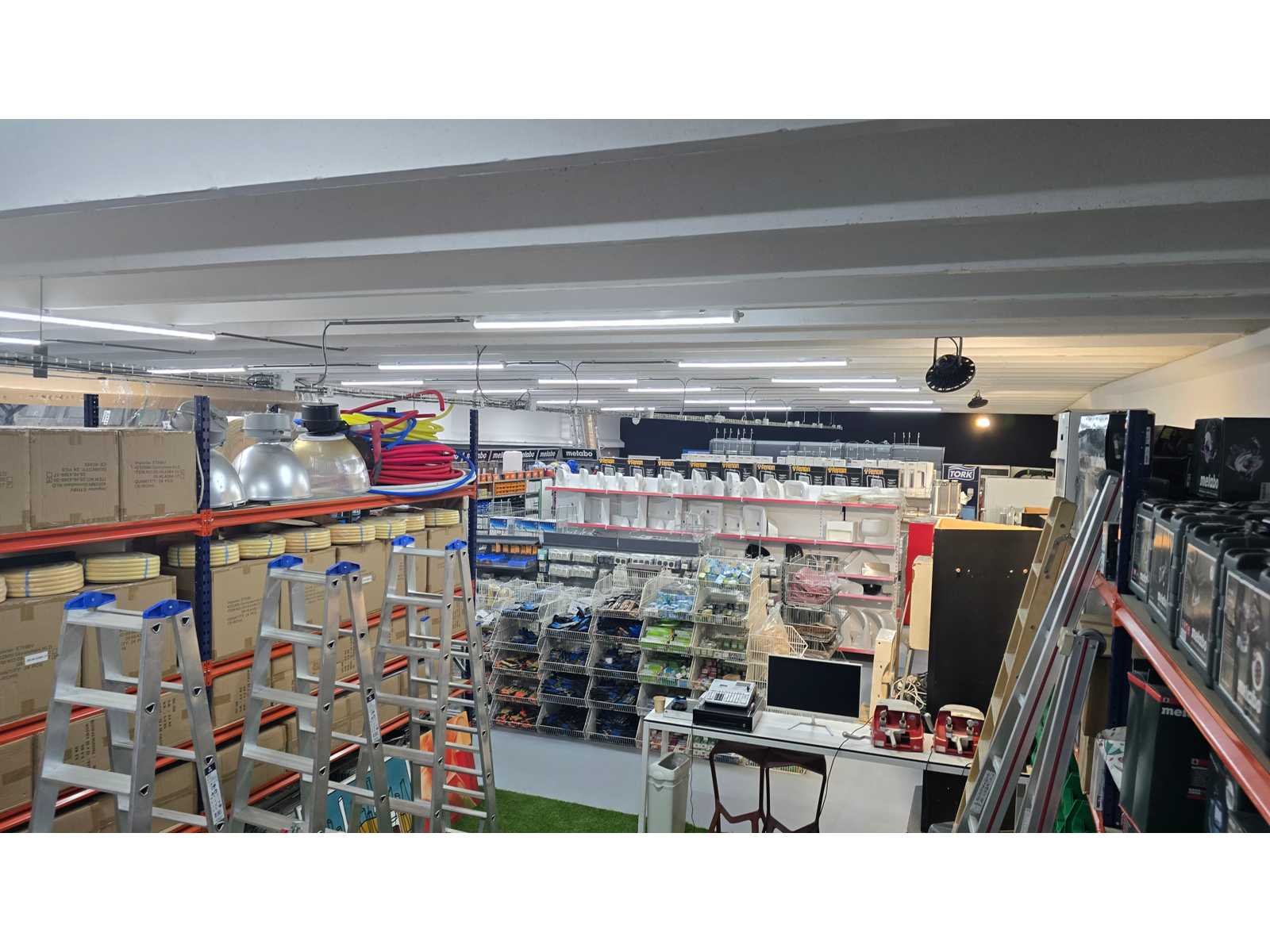 Bedrijfsbeëindiging ijzerwaren en sanitair winkel - AlleVeilingen