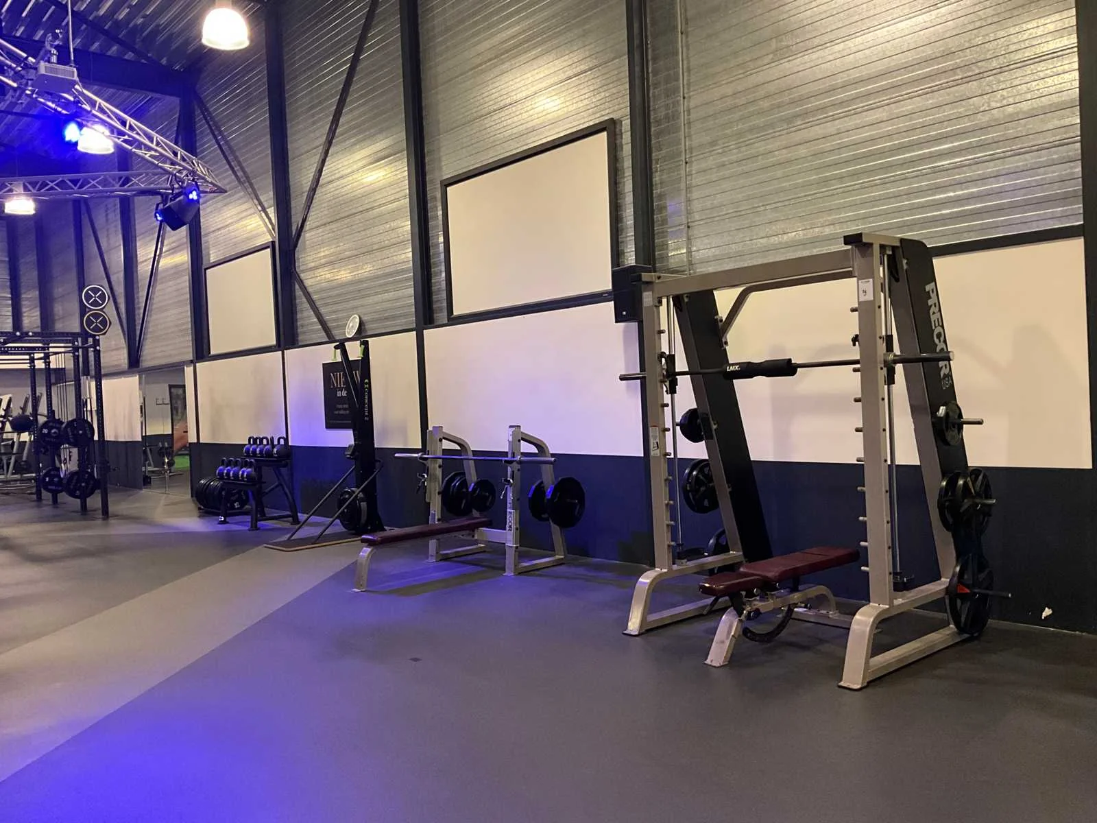 Bedrijfsbeëindiging sport kerschoten. fitness -en horeca-apparatuur