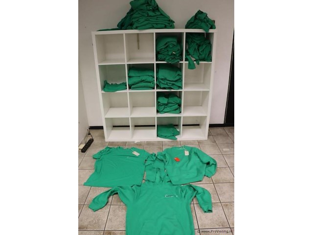Bedrijfskleding - partij o.a. sweet t-shirts & sweaters, diverse maten - afbeelding 1 van  5