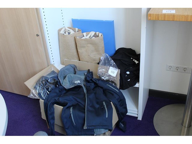 Bedrijfskleding met opdruk w.o. shirts en soft shell jackets. - afbeelding 1 van  3