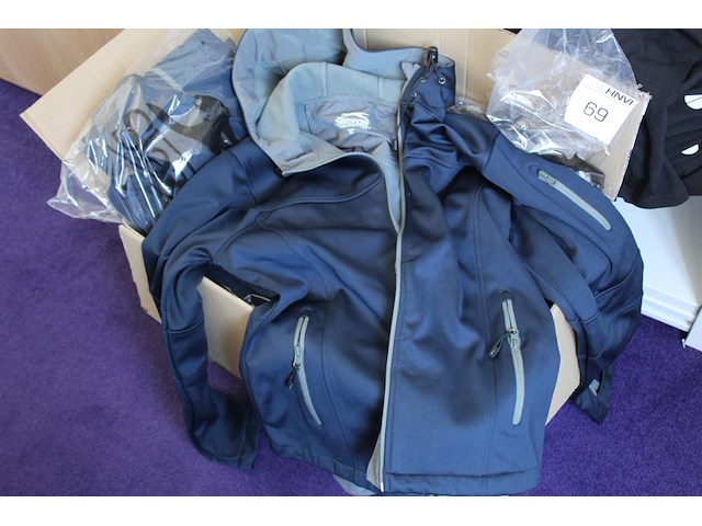 Bedrijfskleding met opdruk w.o. shirts en soft shell jackets. - afbeelding 2 van  3